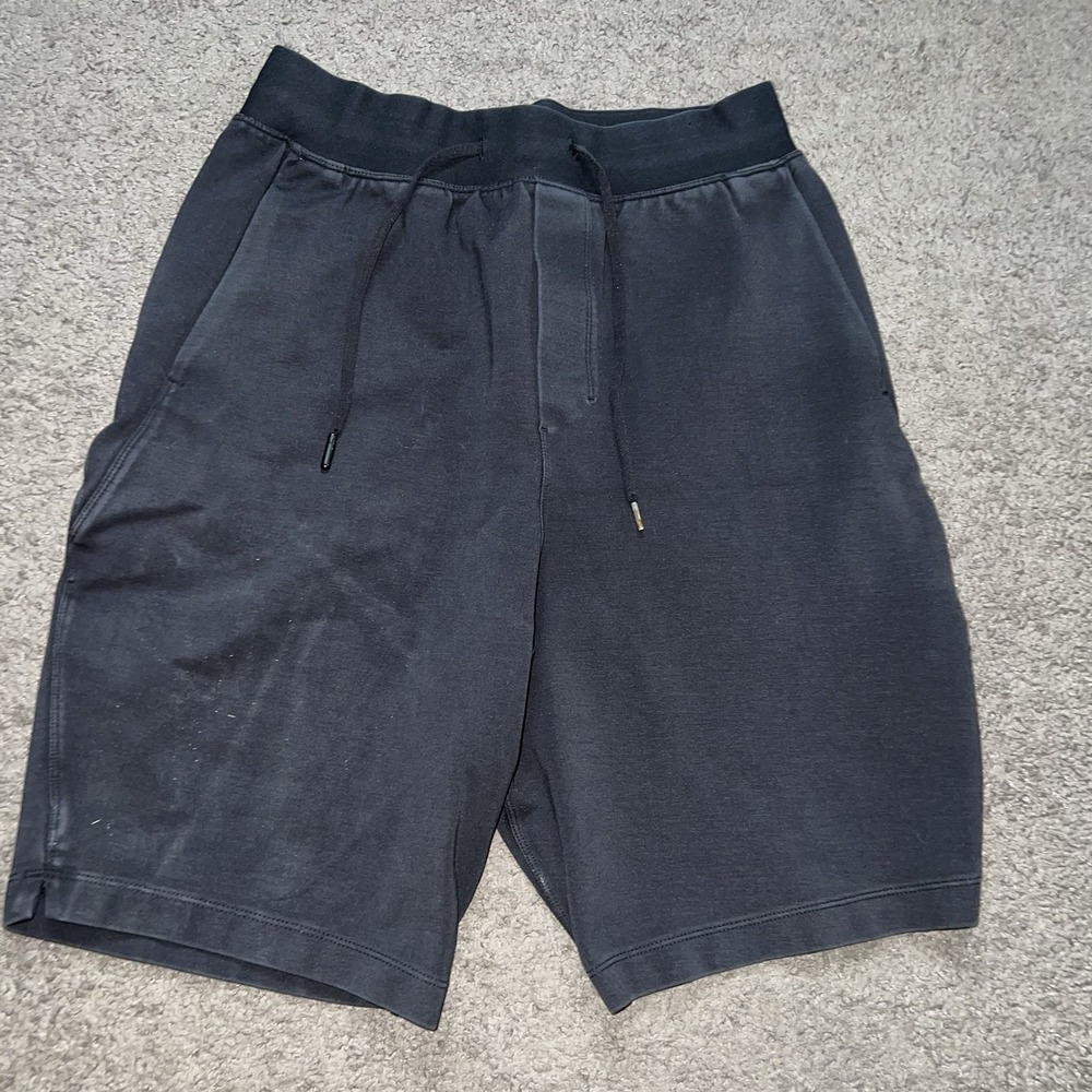 Lululemon Twill Chill Short Mens Medium Elastic Waist Casual Athleisure